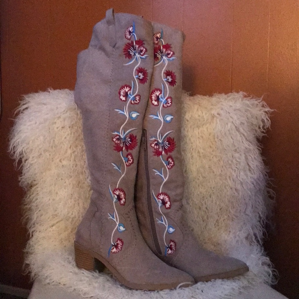 Carlos Santana over the knee embroidered boots 7.5